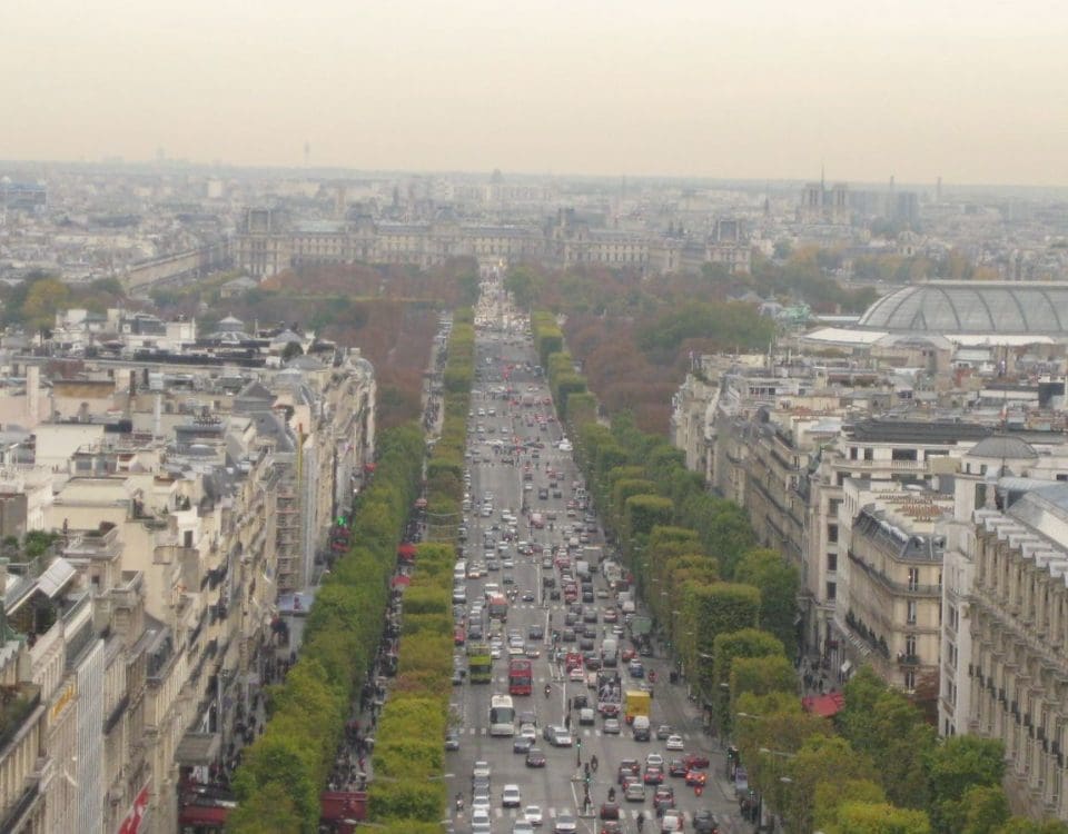 Visite des champs Elysées en groupe Une avenue mythique